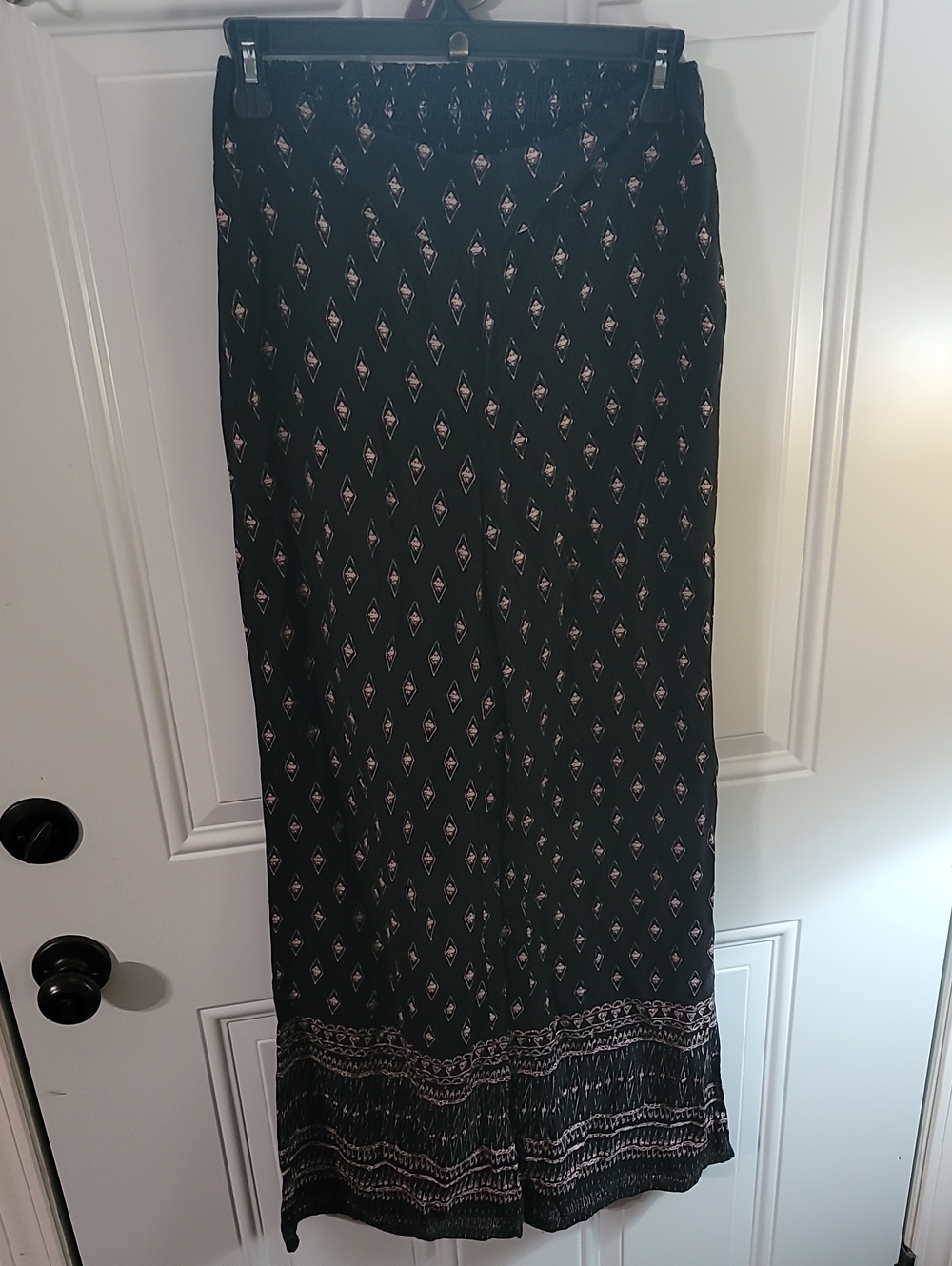 Mudd Black Palazzo Pants with Tan Diamond Print and Border